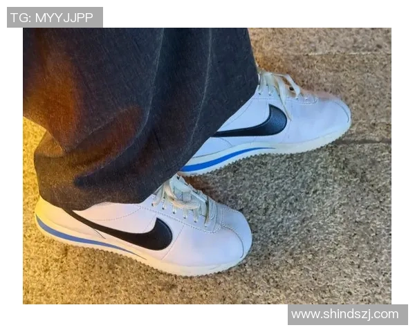 足球明星时尚新风潮卫衣搭配引领潮流运动与休闲完美结合 足球明星时尚新风潮卫衣搭配引领潮流运动与休闲完美结合