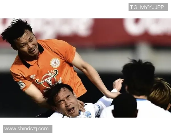 足球明星大白牙的魅力瞬间揭示他在赛场内外的独特风采与个性 足球明星大白牙的魅力瞬间揭示他在赛场内外的独特风采与个性