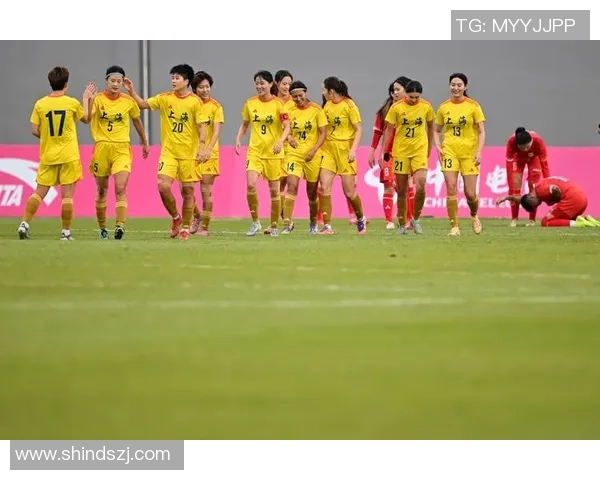 重庆足球队与上海足球队赛后分析个人能力的深度对比与启示 重庆足球队与上海足球队赛后分析个人能力的深度对比与启示